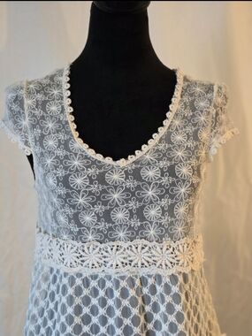 Solitaire Vintage Cream White Embroidery  Lace Tunic Top